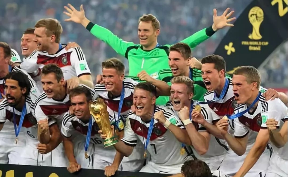 足球改变历史：伯尔尼奇迹，德国真正创建的日子