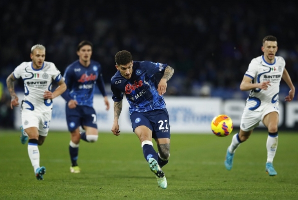 孔蒂：不放你走，迪洛伦佐！那不勒斯拒绝“送礼”尤文