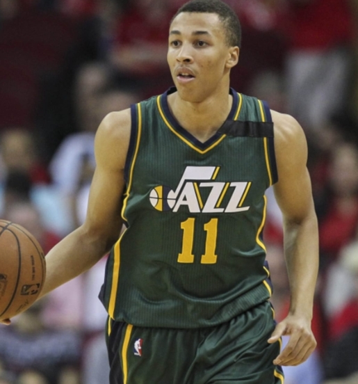 埃克萨姆引领球队，迎接绿军主场挑战：团结一致，共克时艰