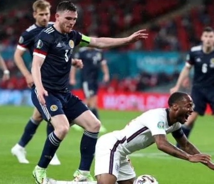 理查兹深度解析:英格兰需策略性纳入福登,边卫需与之默契配合