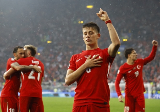 欧洲杯新星：居勒尔世界波助土耳其大胜格鲁吉亚