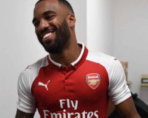 拉卡泽特拒绝沙特高薪诱惑，坚定选择留守里昂