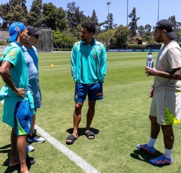 内马尔晒与维尼修斯等巴西国脚合照:传承与荣耀,新篇章的序曲