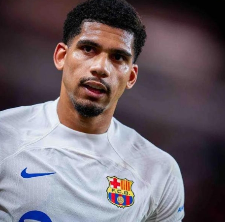 阿劳霍：全情投入美洲杯，誓夺乌拉圭第16座冠军奖杯