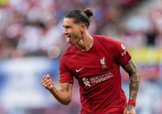 经典！努涅斯单刀打远角偏出，越位争议成焦点