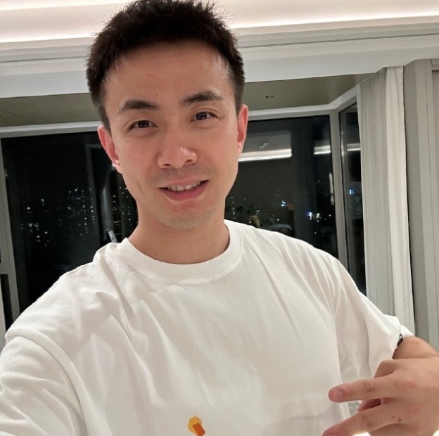 赵继伟时尚新篇章：王老师引领下的OOTD穿搭，尽显青春活力
