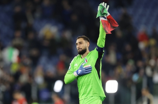 多纳鲁马神扑！意大利门神点球大战中助队逃平，欧洲杯历史追加一记扑救