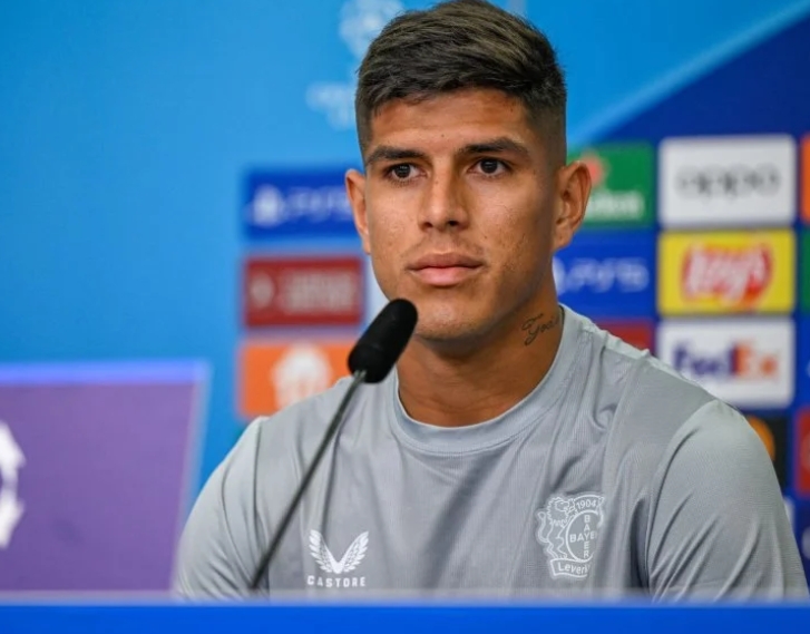 切尔西、热刺两大豪门竞相追逐，勒沃库森中卫因卡皮耶成转会市场焦点