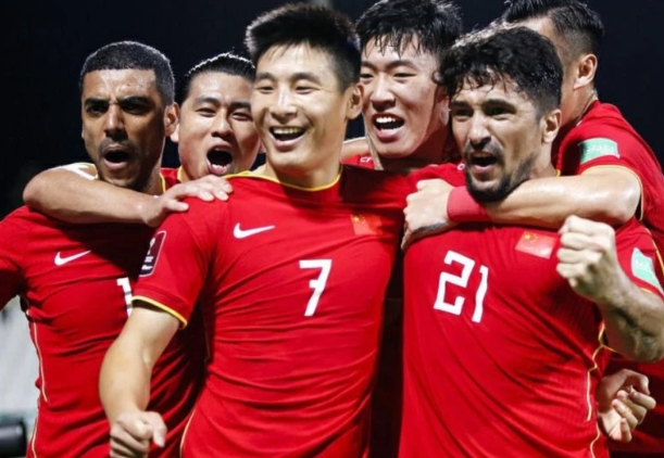 津媒专访：巴顿的足球之路，父亲的无私奉献与坚定支持