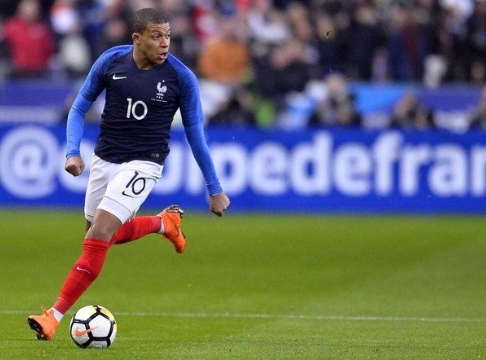 姆巴佩：欧洲杯7场1球，世界杯14场12球的双重轨迹