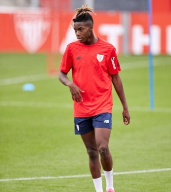 尼科-威廉姆斯转会风波：经纪人拖延战术引发巴萨不满