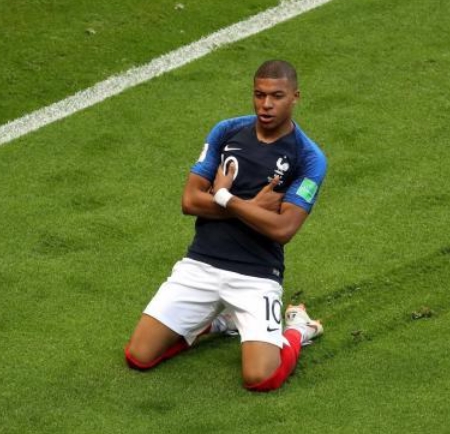 姆巴佩:加时被换下,因太累且头被球砸中视力模糊