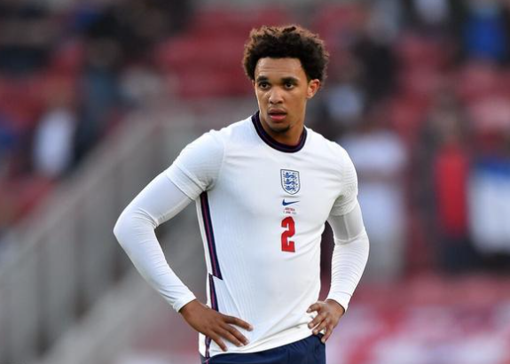 ​欧洲杯激战之夜：阿诺德点球定乾坤，英格兰挺进四强