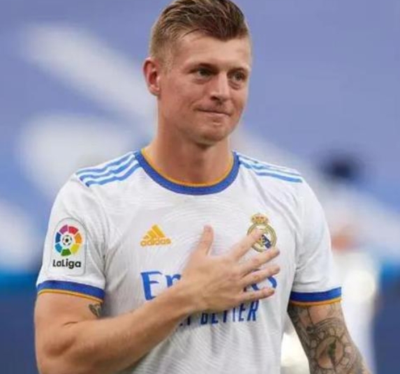 琼阿梅尼致敬传奇：与克罗斯共舞，感受史上最佳中场之一的魅力