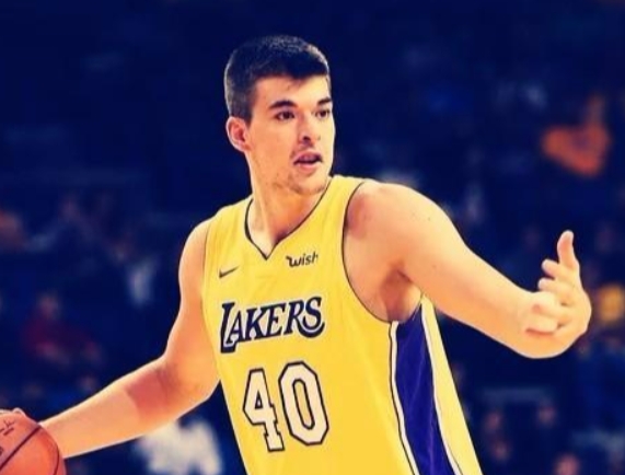 祖巴茨10中10爆砍25分9板，明日大战字母哥争奥运门票