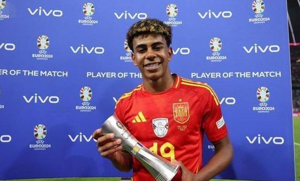 欧洲杯新星闪耀：17岁亚马尔荣膺最佳新人，书写青春传奇