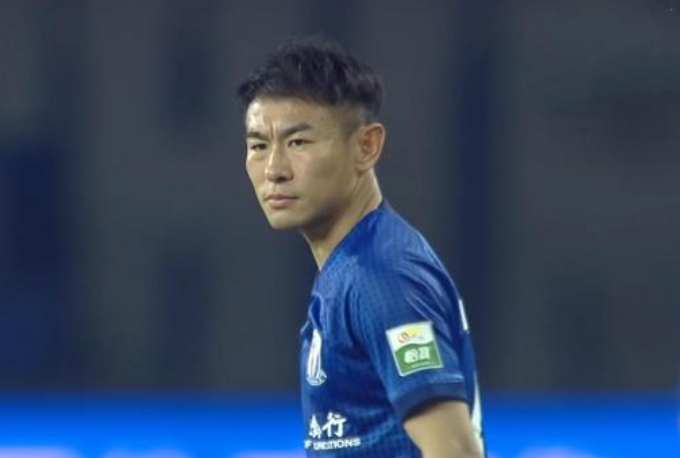 东体聚焦：戴伟浚重启征程，申花期待他闪耀绿茵场，未来空间无限宽广