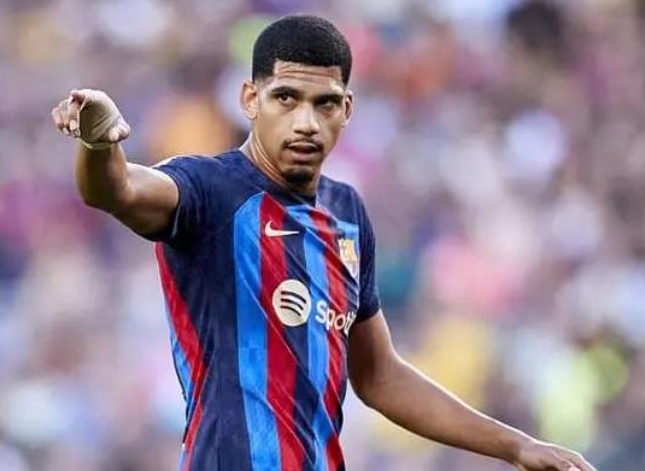 马卡：因阿劳霍可能伤缺4个月，巴萨可向FIFA索赔250万欧