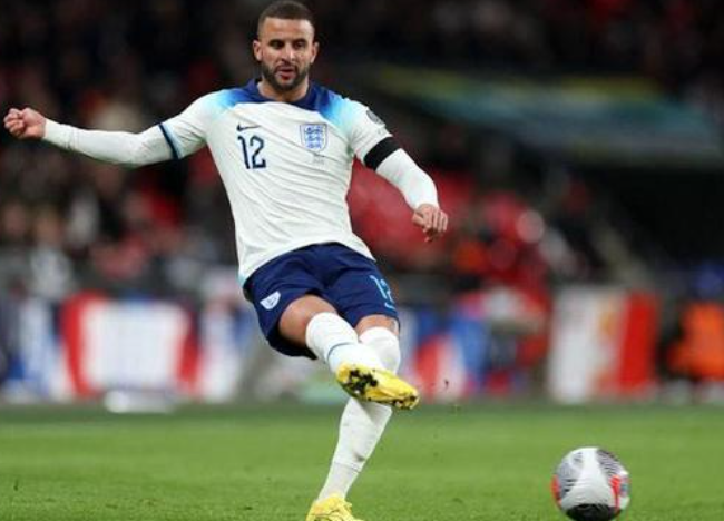 德国队在 2000 年欧洲杯上的比赛成绩如何？