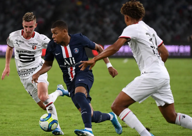 法国队官推声援在社交媒体上遭遇种族歧视的孔德和韦斯利-福法纳