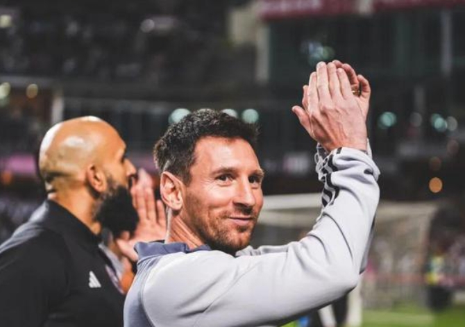 帕雷德斯：梅西是我们的榜样，我们为梅西而战