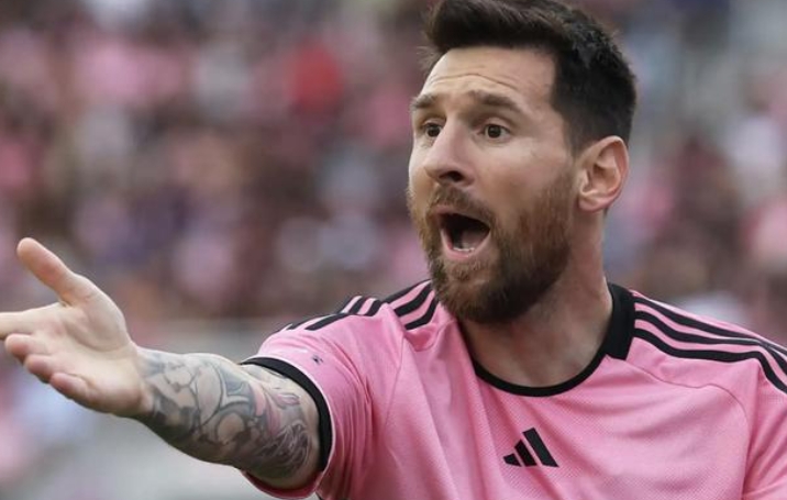 回归清爽造型！梅西社媒晒照引热议：剃掉胡须，右脚仍穿保护靴