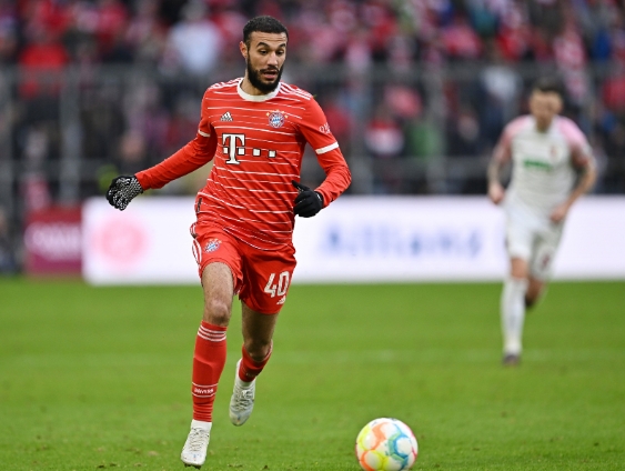 曼联放弃追逐拜仁边卫 马兹拉维不在引援名单