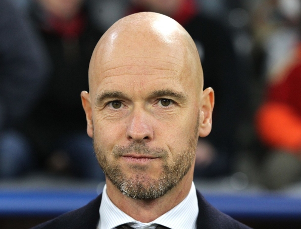 滕哈赫：超越个人，重塑辉煌 —— 接掌曼联六载无冠挑战下的自我证明