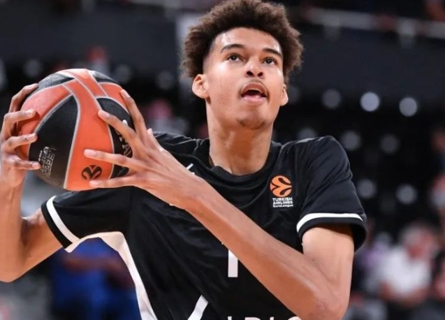 富尼耶：文班亚马表现得相当不错，不能仅专注于一件事是他的负担