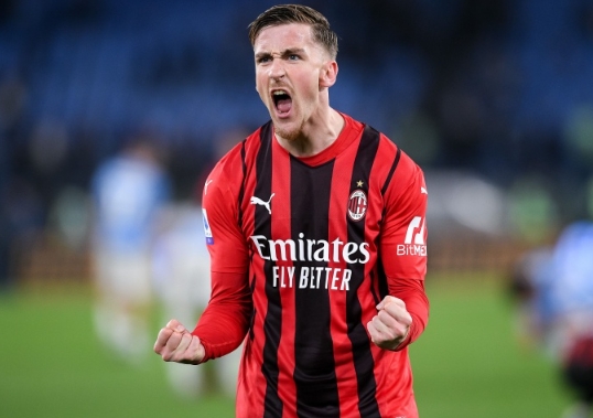 萨勒马科尔斯助攻关键时刻，米兰3-2逆转曼城