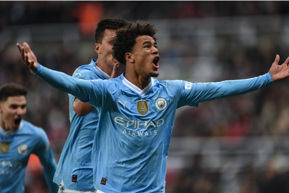 曼城新星鲍勃：童年追梦巴萨，与哈兰德默契无限