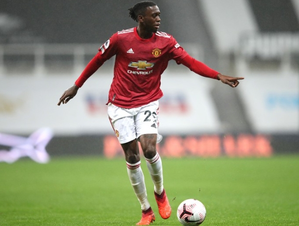 曼联右后卫调整：万-比萨卡未来成关键