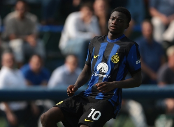 国米新星卡马特：意甲多队追逐年轻飞翼的足球未来