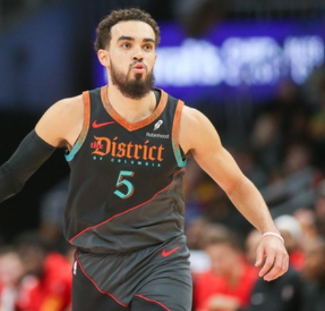 泰厄斯-琼斯加盟太阳：前杜克队友格雷森-阿伦的诚挚邀请