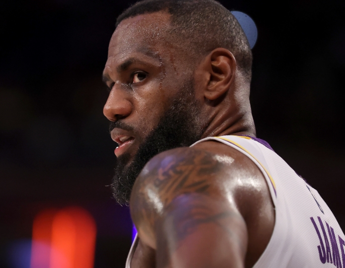 詹姆斯的赛场观察：法国男篮身体对抗不足，需深刻反思与提升