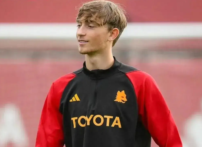 全市场：阿贾克斯可能先租后买鲁加尼，交易有望在下周初完成