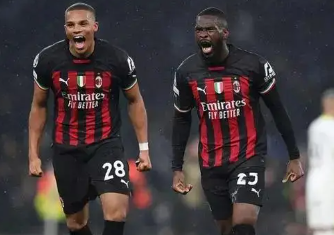 意媒：西汉姆联放弃引进福法纳，米兰则将报价提高至1700万欧元