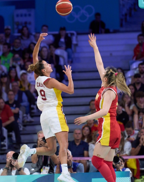 西班牙击败塞尔维亚，三战全胜排名小组第一，两队携手晋级