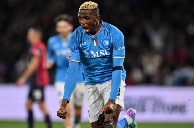 奥斯梅恩等待巴黎，阿森纳观望转会动向