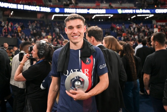 巴黎不急出售乌加特，曼联考虑多个后选