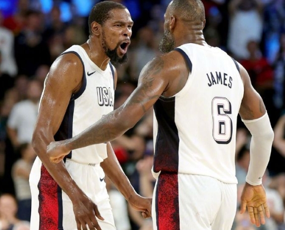 今夏共10场比赛，美国男篮仅有对阵巴西时12人全员出战