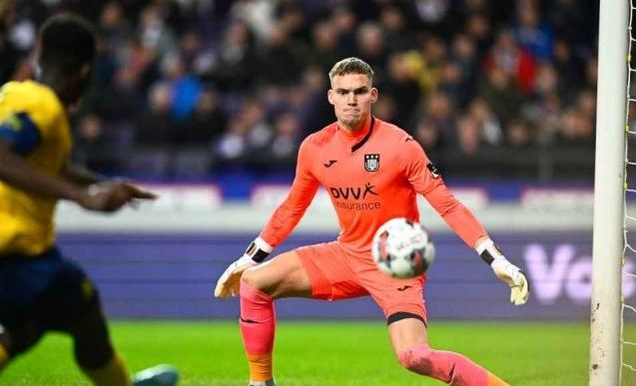 维布鲁根在法国VS荷兰的稳健防线：D组第二轮欧洲杯表现回顾