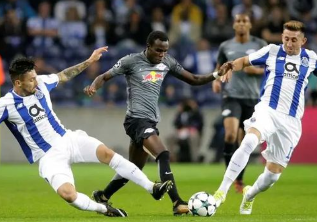 意天空预测尤文首发：坎比亚索右边锋，姆班古拉&萨沃纳首发