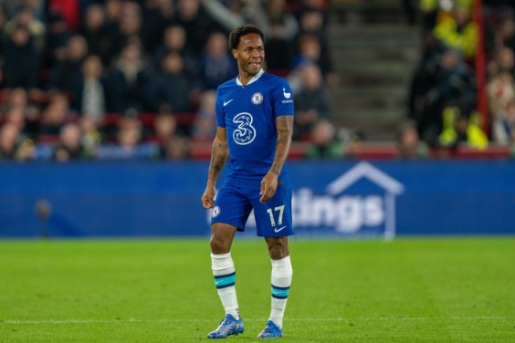 斯特林桑乔互换引关注，切尔西尤文竞争激烈