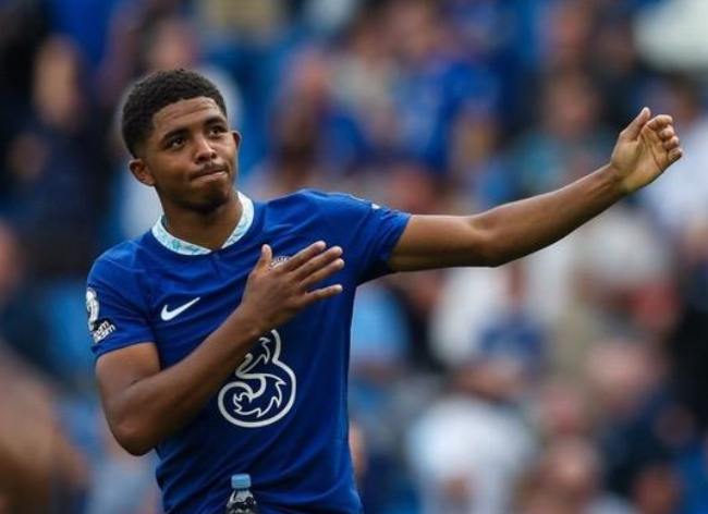 记者：切尔西在两个小时内完成了四笔交易