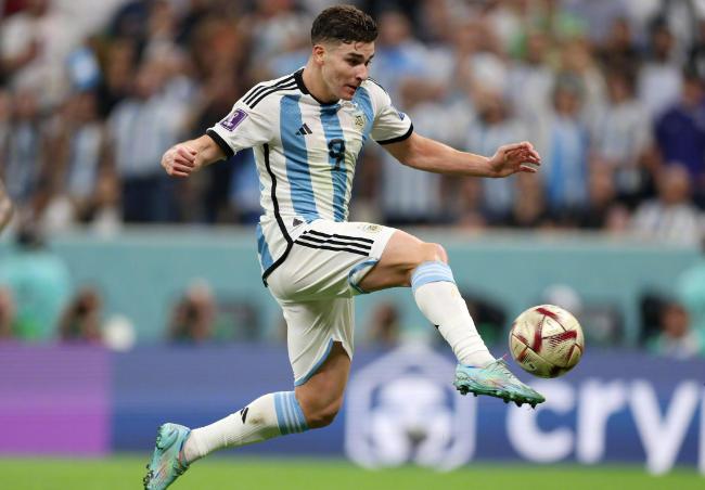 阿根廷两大前锋劳塔罗、阿尔瓦雷斯联赛开局暂无建树