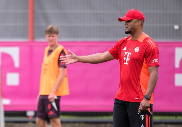 拜仁胜弗赖堡，孔帕尼盛赞穆勒传奇纪录