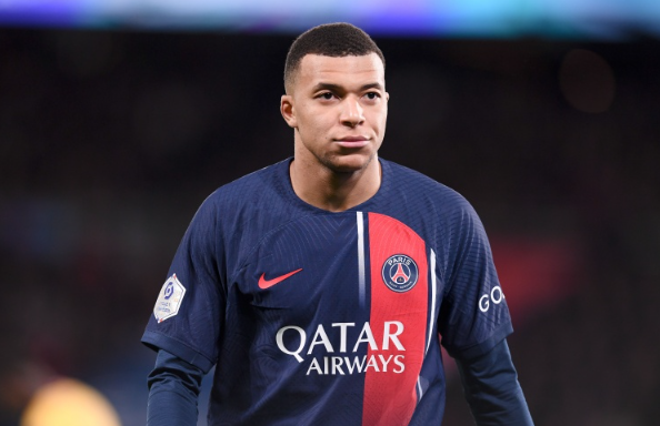 姆巴佩上赛季为巴黎48场44球10助，法甲法国杯双冠+欧冠四强