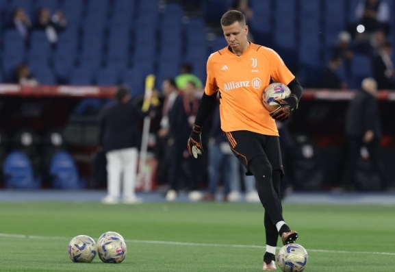 比利亚雷亚尔的门将之选：什琴斯尼的擦肩而过