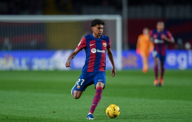 西甲新星光：亚马尔紧追梅西脚步